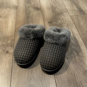UGG Cozy Slippers - Size 8 - New Without Tags